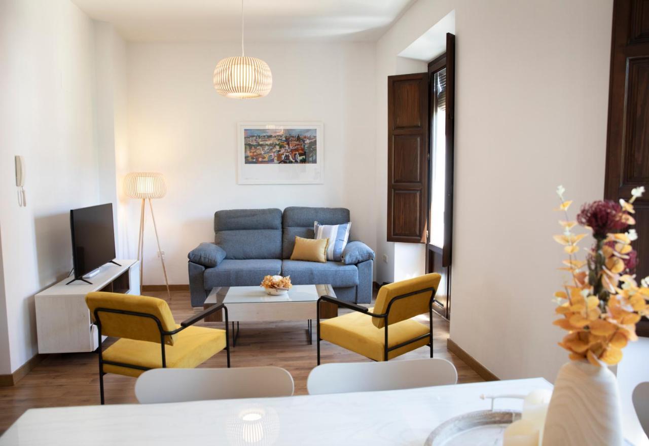 Lomena Appartement *